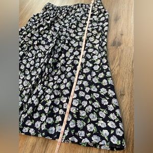 Vintage Navy & Light Blue Floral Skirt. No tag available; fits as size XS